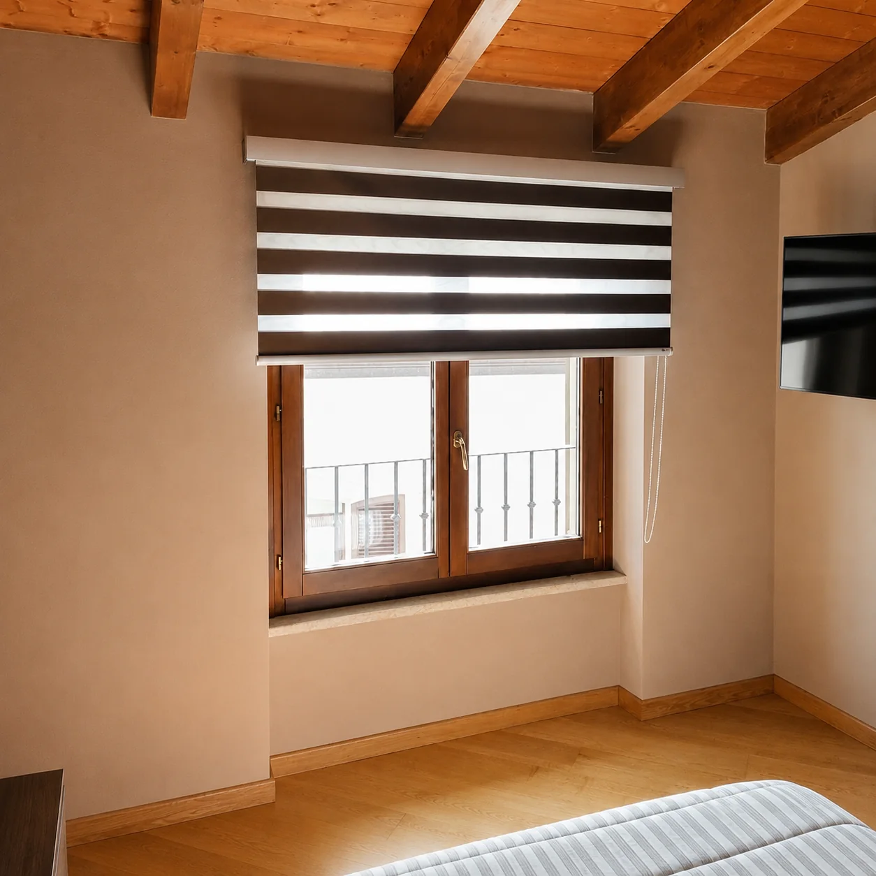 Finestra installata con schermatura interna